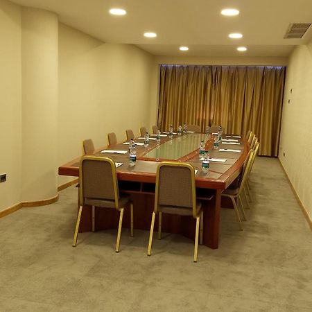 Sky 2 Hotel Tirana Zewnętrze zdjęcie