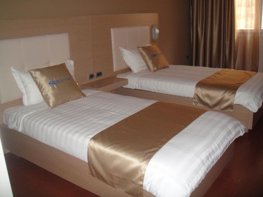 Sky 2 Hotel Tirana Zewnętrze zdjęcie