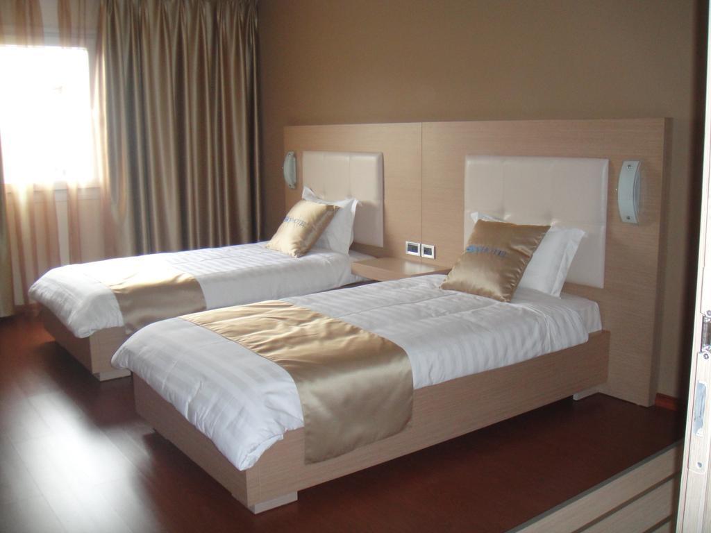 Sky 2 Hotel Tirana Zewnętrze zdjęcie