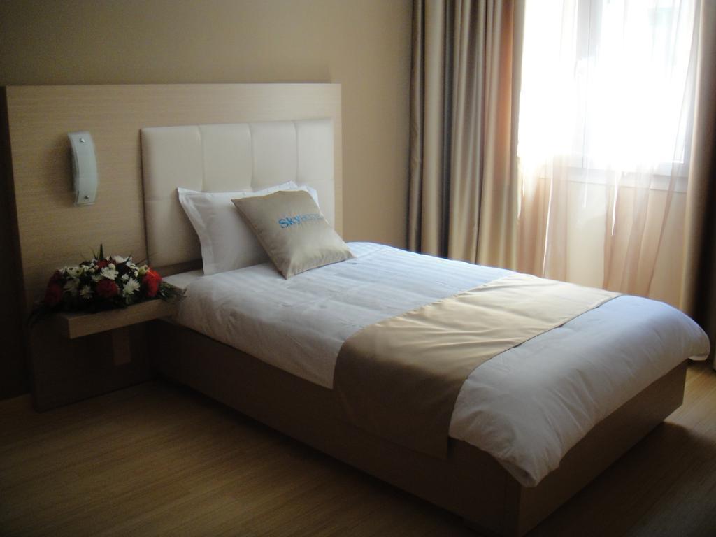 Sky 2 Hotel Tirana Zewnętrze zdjęcie