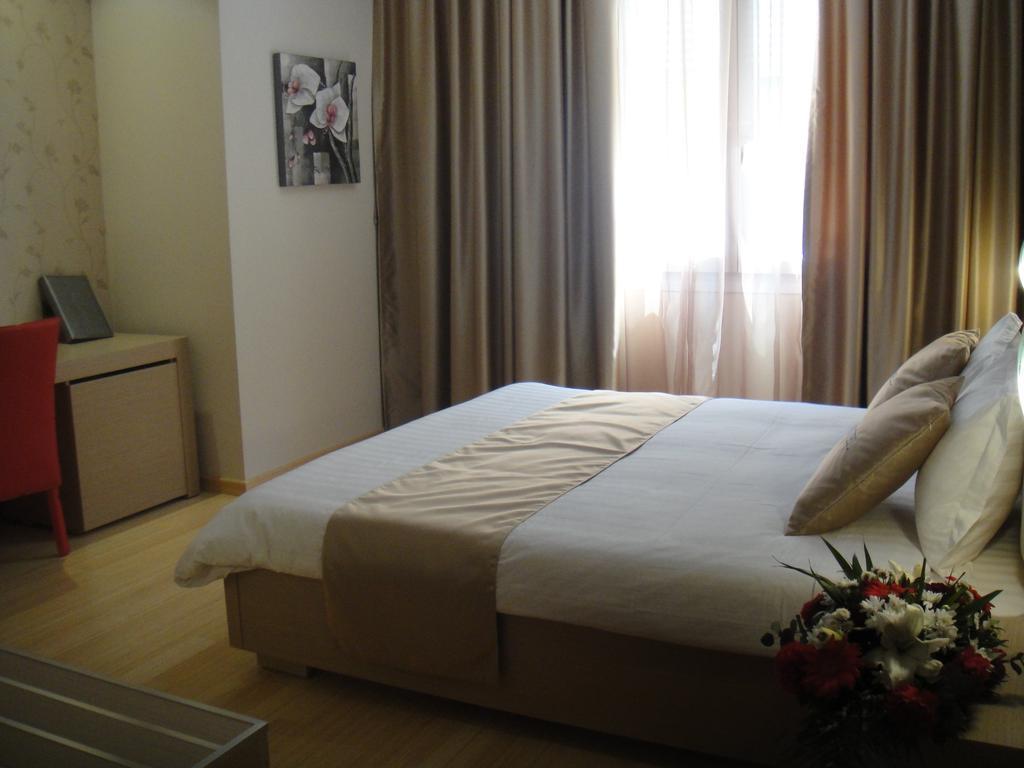Sky 2 Hotel Tirana Zewnętrze zdjęcie