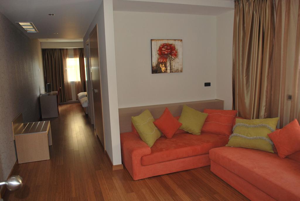 Sky 2 Hotel Tirana Zewnętrze zdjęcie