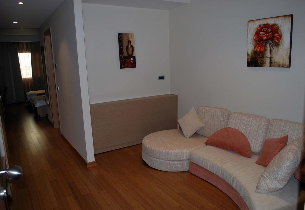 Sky 2 Hotel Tirana Zewnętrze zdjęcie