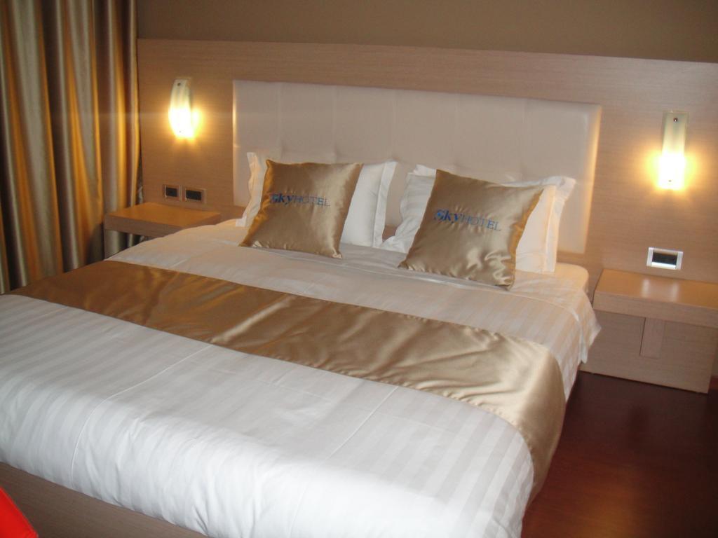 Sky 2 Hotel Tirana Zewnętrze zdjęcie