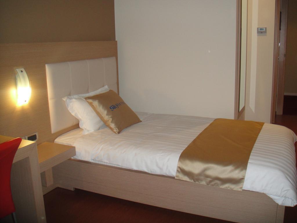 Sky 2 Hotel Tirana Zewnętrze zdjęcie