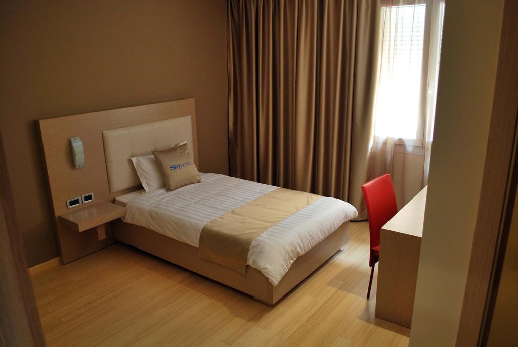 Sky 2 Hotel Tirana Zewnętrze zdjęcie