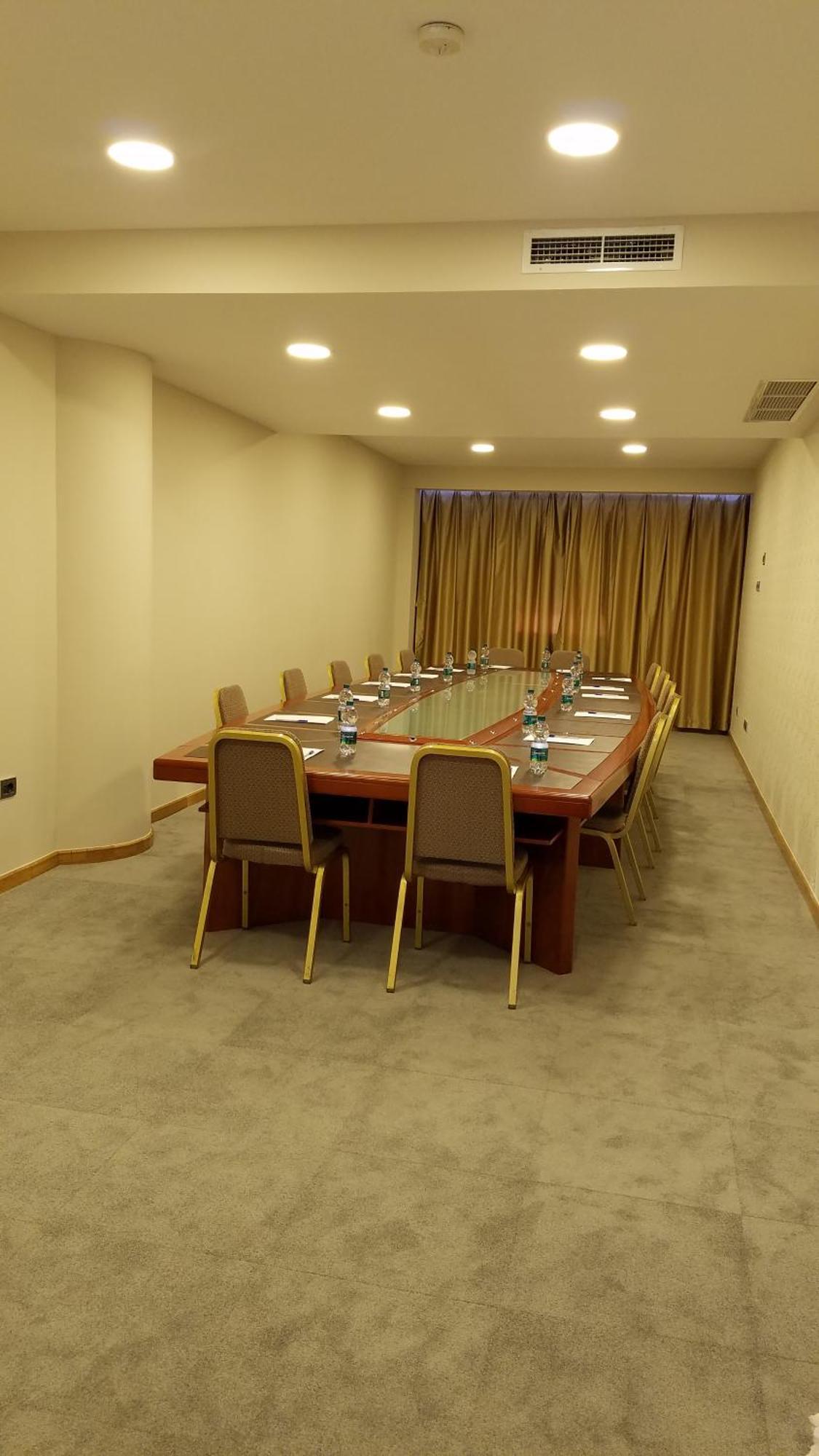 Sky 2 Hotel Tirana Zewnętrze zdjęcie