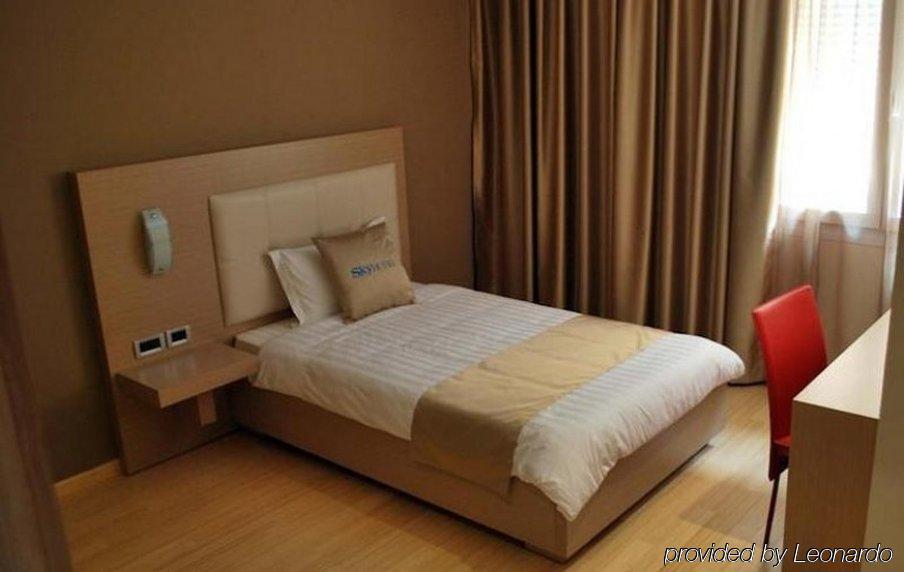 Sky 2 Hotel Tirana Zewnętrze zdjęcie