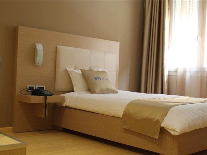 Sky 2 Hotel Tirana Zewnętrze zdjęcie