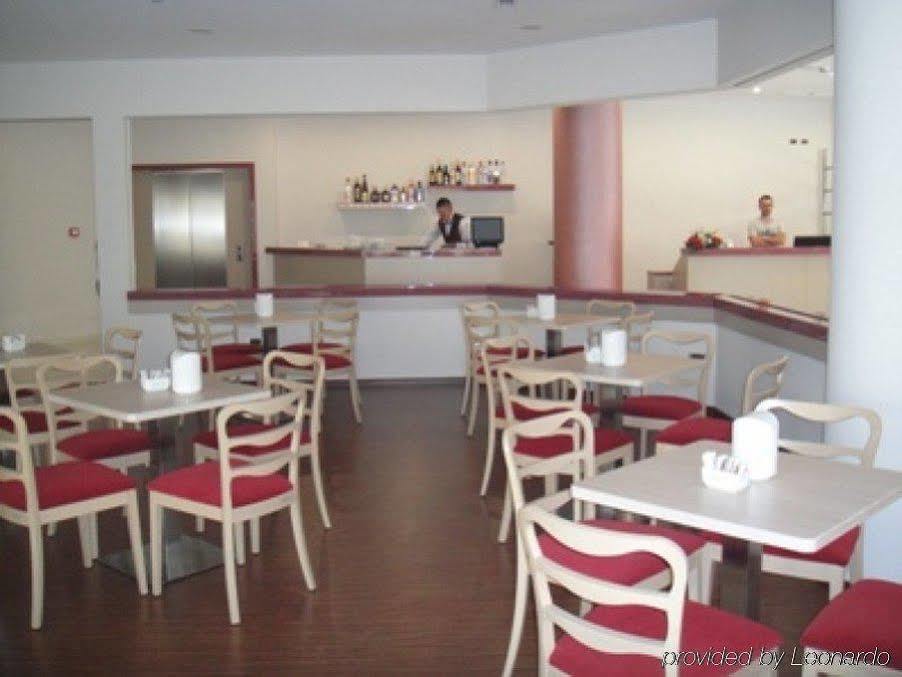 Sky 2 Hotel Tirana Zewnętrze zdjęcie