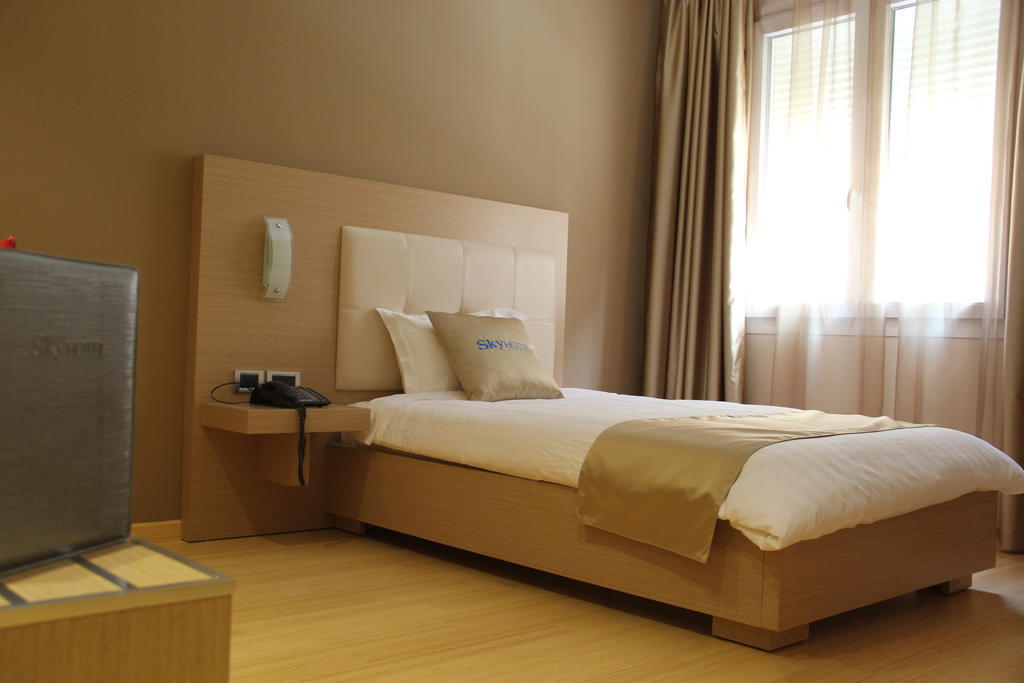 Sky 2 Hotel Tirana Zewnętrze zdjęcie