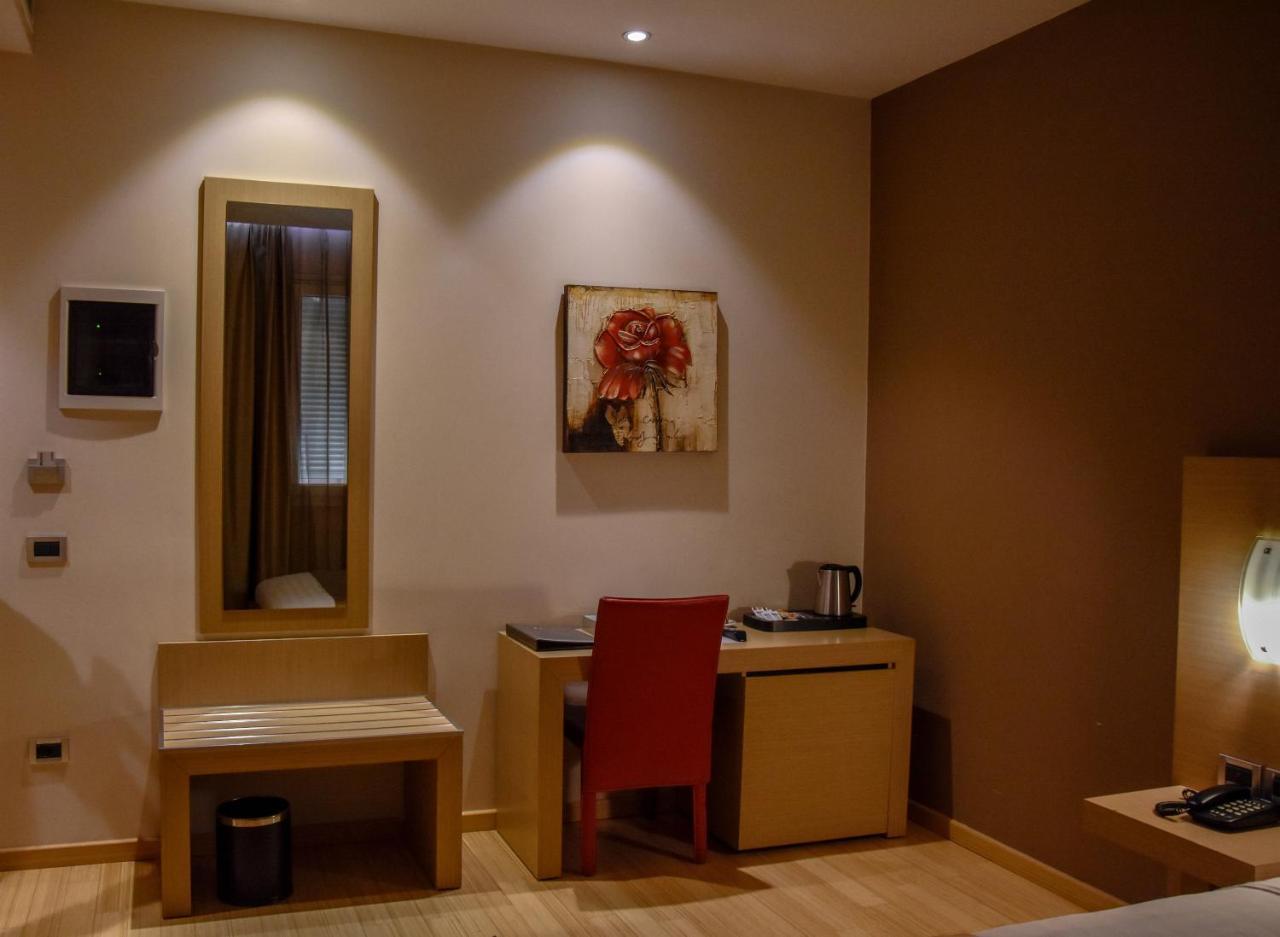 Sky 2 Hotel Tirana Zewnętrze zdjęcie