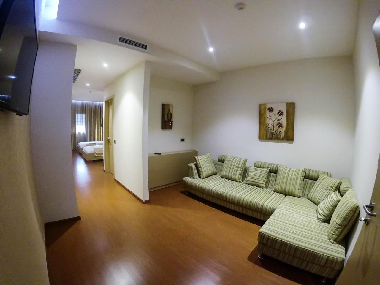 Sky 2 Hotel Tirana Zewnętrze zdjęcie