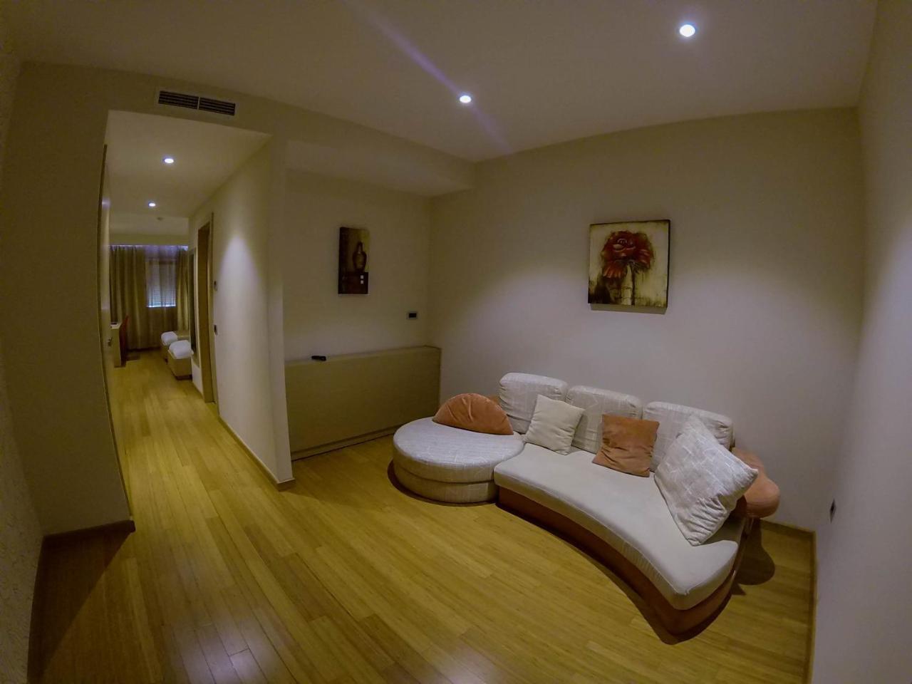 Sky 2 Hotel Tirana Zewnętrze zdjęcie
