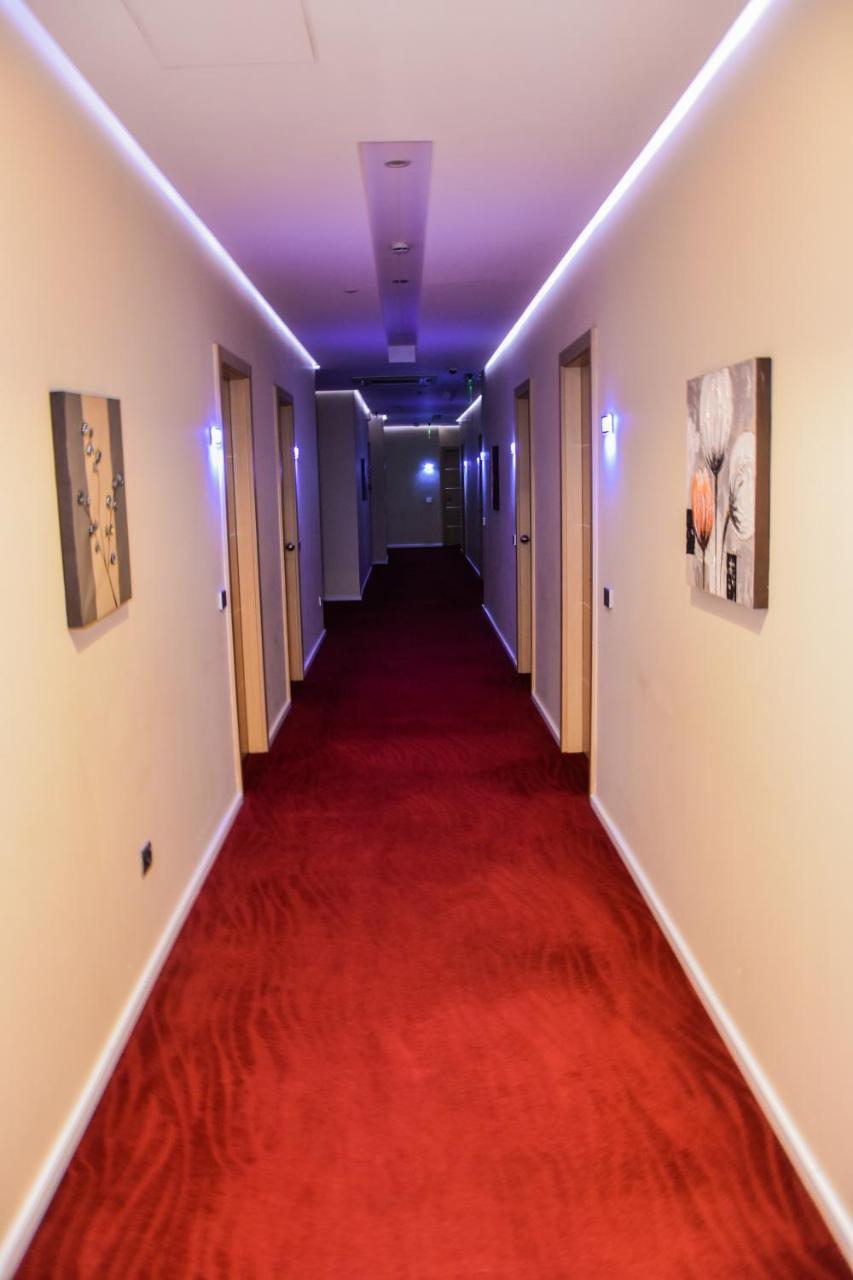Sky 2 Hotel Tirana Zewnętrze zdjęcie