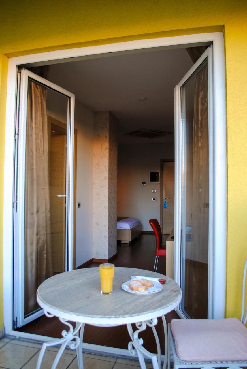 Sky 2 Hotel Tirana Zewnętrze zdjęcie